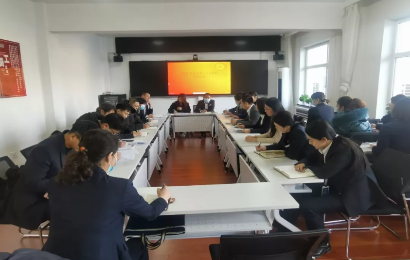 老街腾龙集团、温泉集团召开“两会”及元旦春节信访维稳专题会议