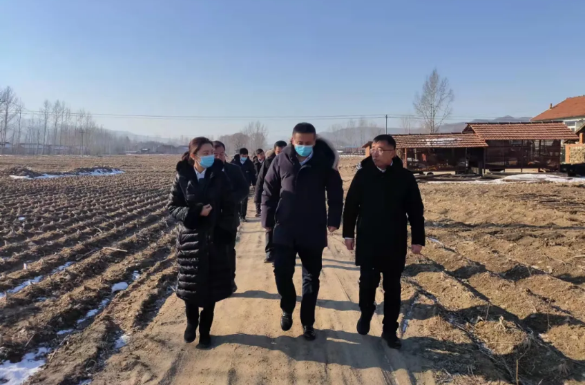 践行国企担当，助力乡村振兴--老街腾龙集团、温泉集团前往驻村工作队走访慰问