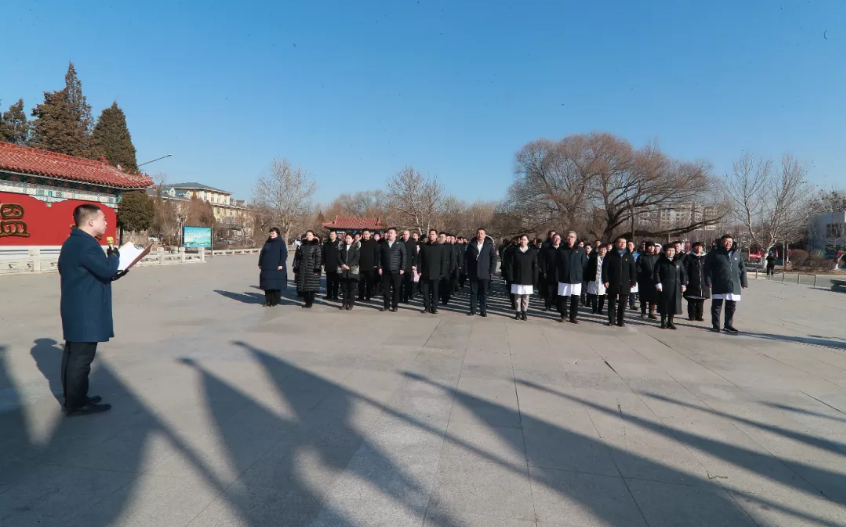 老街腾龙集团党委 温泉集团党委联合举办“迁新址启征程”主题党日活动