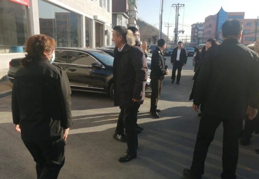 老街腾龙集团党委下基层、听民意，助推企业高质量发展