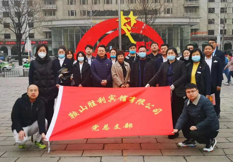 学习雷锋在行动，党业融合我先行