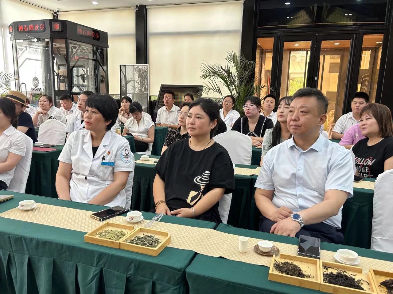 茶情雅韵 品香涤心丨老街腾龙集团、温泉集团、公服集团茶艺兴趣班开课