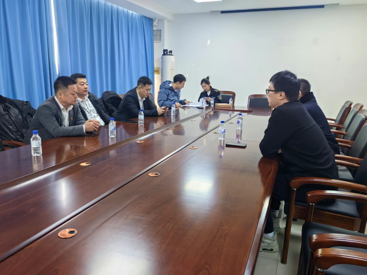 驰而不息纠“四风” 风清气正过佳节——老街腾龙集团纪委开展节前纠“四风”监督检查工作